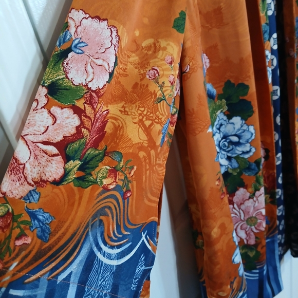 Chicos Drama Printed Floral Bell Sleeve Kimono Size 3 As Worn On TV Classy - Picture 3 of 10